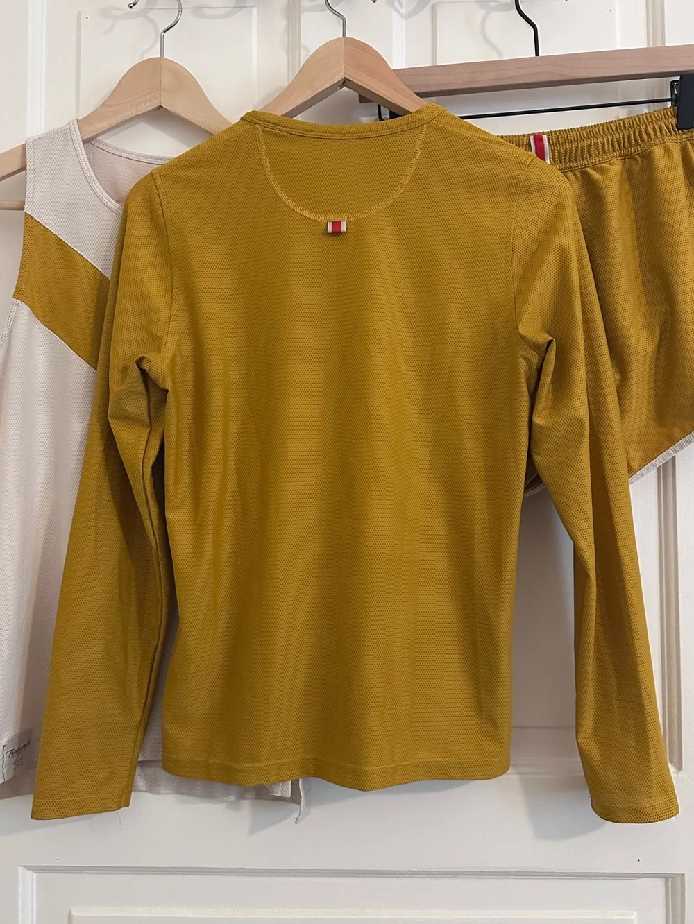 Tracksmith Van Cortlandt Singlet Long Sleeve Shorts Set Honey Gold Ivory Small - Picture 6 of 10